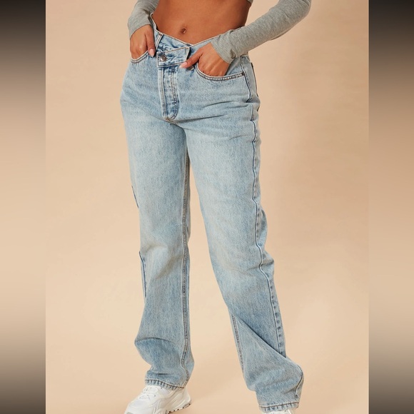 Fashion Nova Crossover Straight Leg Jeans - Light Blue Wash Size 1 - Picture 5 of 9